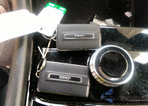 2021 Jeep Grand Cherokee L Altitude 4X4 z USA, uszkodzony, nr VIN 1C4RJKAG3M8186345